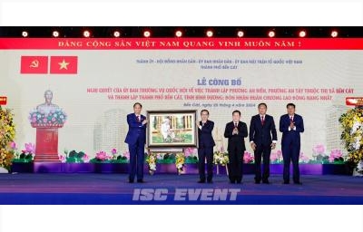 LỄ CÔNG BỐ THÀNH LẬP THÀNH PHỐ BẾN CÁT - MƯỜI NĂM TỰ HÀO - VƯƠN LÊN KHÁT VỌNG
